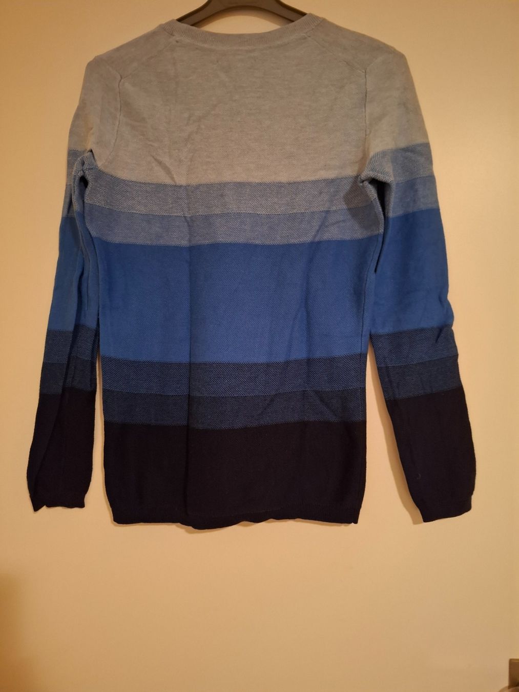 Tommy Hilfiger Pullover & Sweatshirts: Tomy Hilfiger Pullover  Gr. XS             /  132 – Gebraucht aus Schlieren von Alena020_0 1