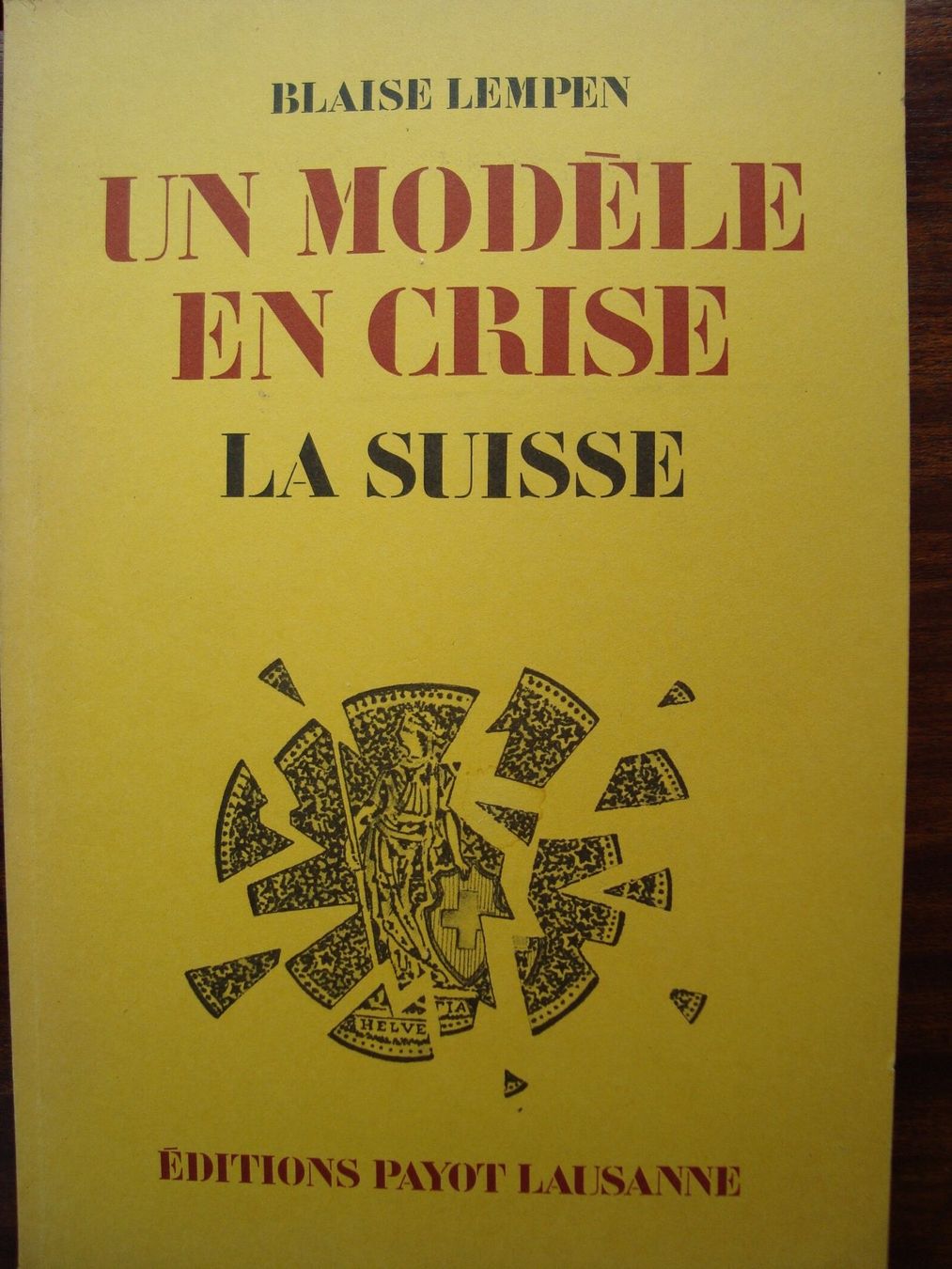 Bücher: Un modèle en crise: la Suisse – Neu (gemäss Beschreibung) aus Fribourg von ruswil007