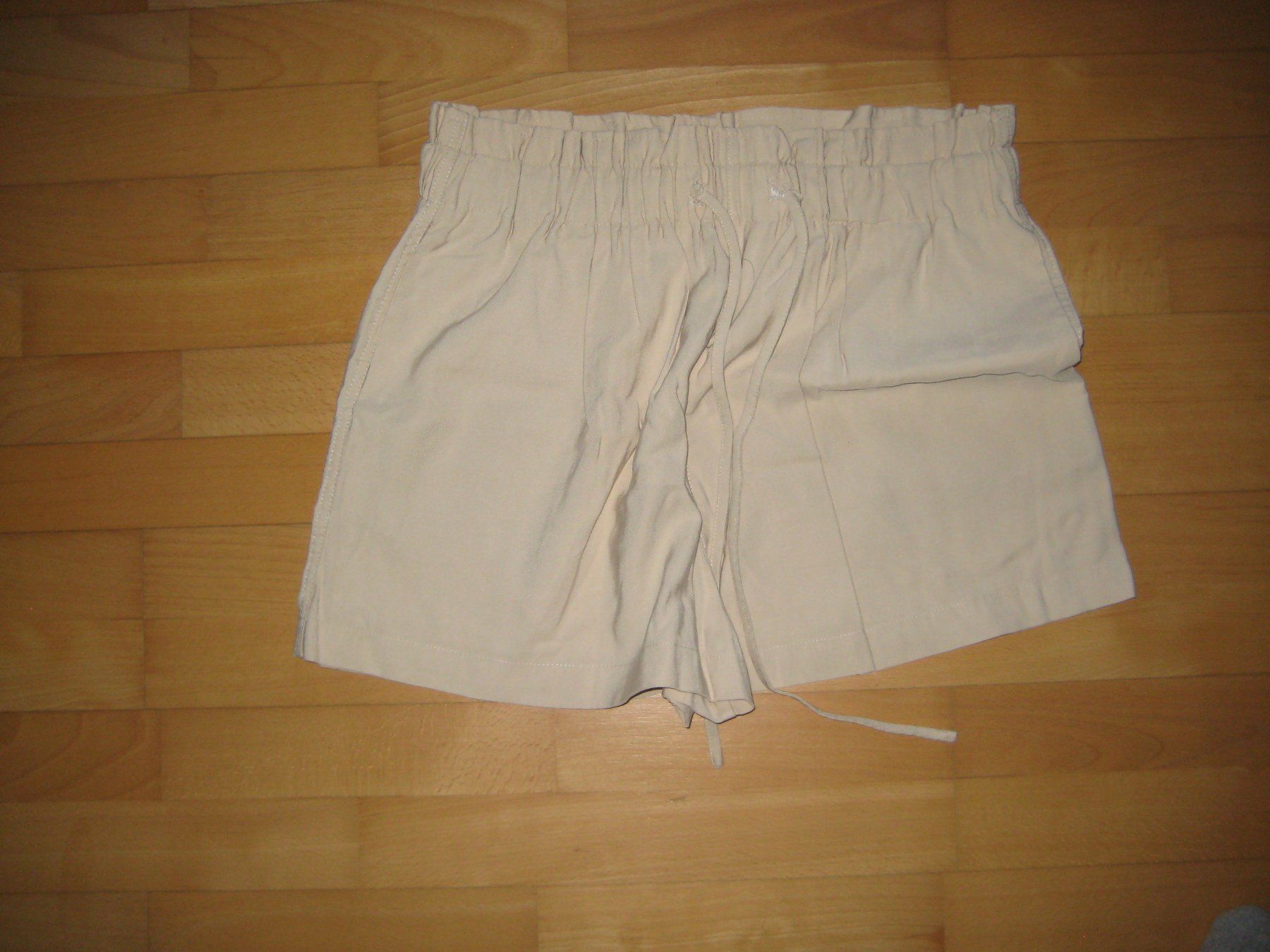 Pull&Bear Pantalons: Shorts beige Pull+Bear Grösse L – D'occasion à Dietlikon par kue_6cd5