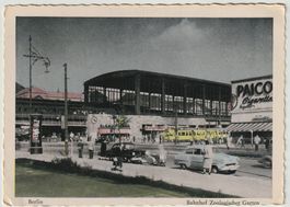 Berlin Bahnhof Zoologischer Garten, 50er-Jahre Opel Oldtimer