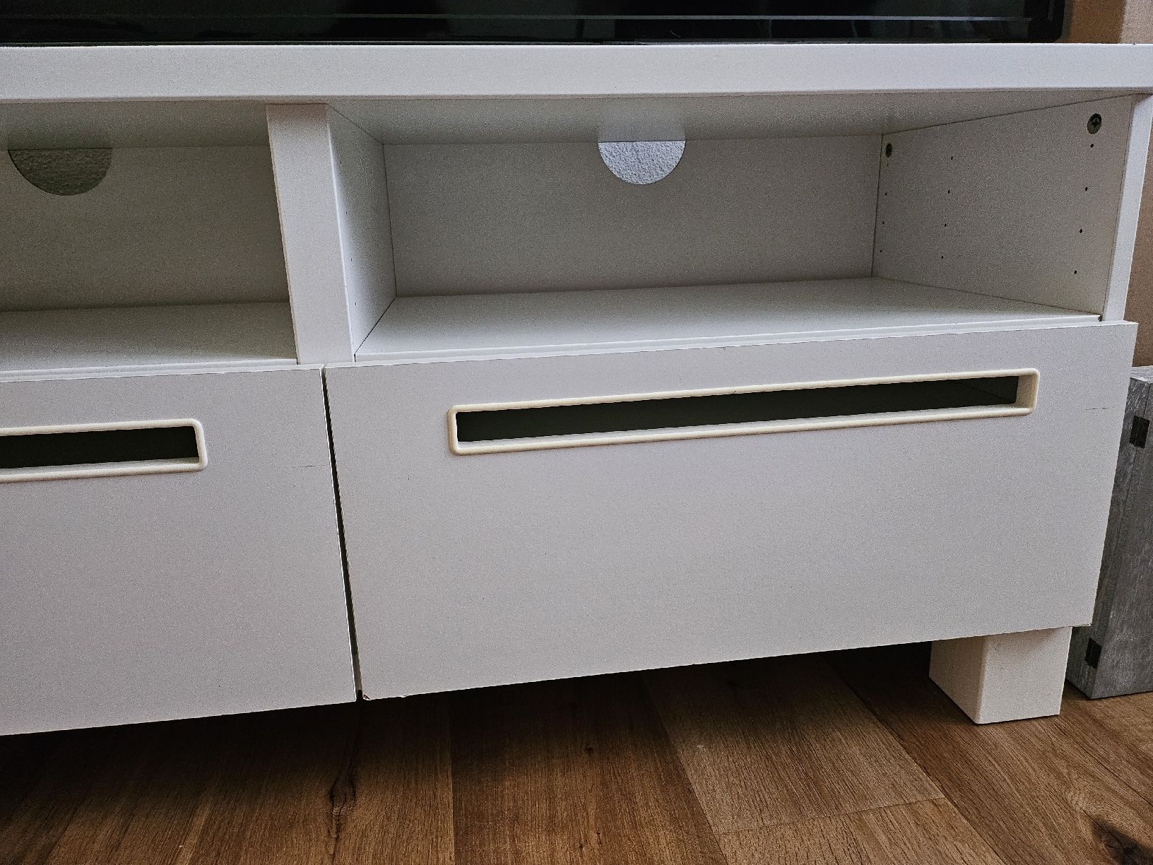 Ikea Meubles TV: Niedrige TV-Möbel  – D'occasion à Uerkheim par lau_pn5l 6