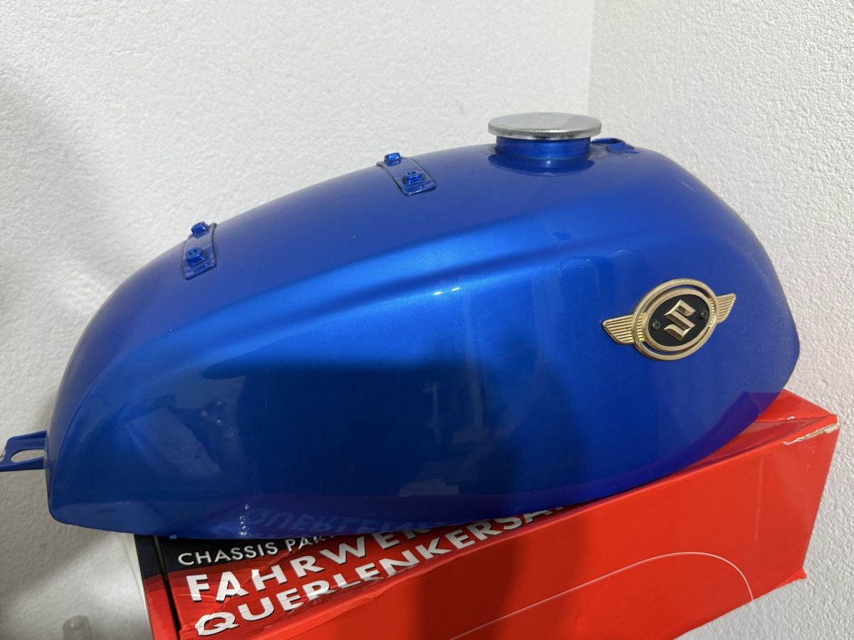 Suzuki Tutti i ricambio per moto: Suzuki T500 réservoir – Usato da Vucherens venduto da Chexbres69 2