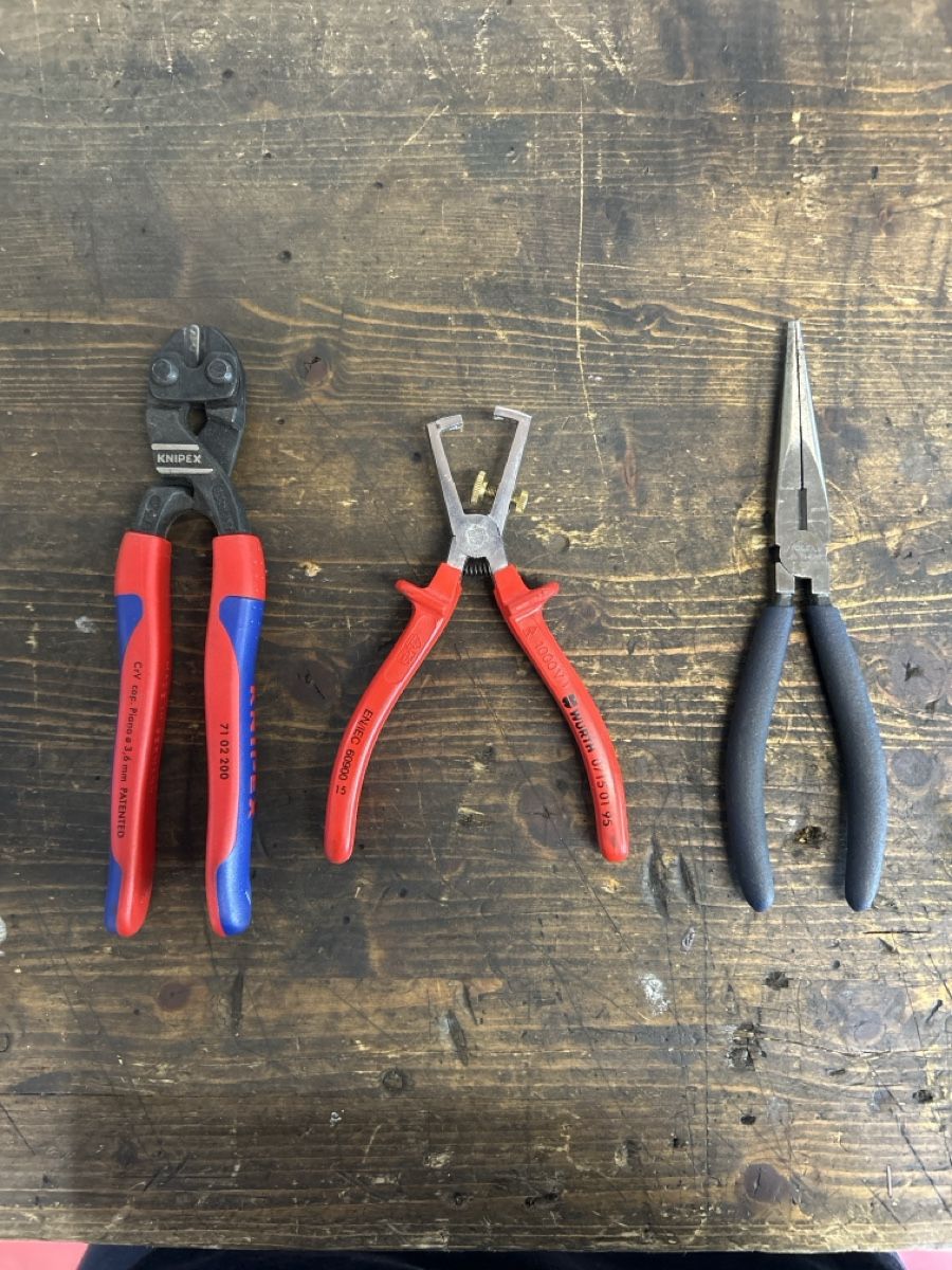 Alle Werkzeuge: Zange Würth Knipex Holex – Gebraucht aus Oberriet SG von ProCircuit