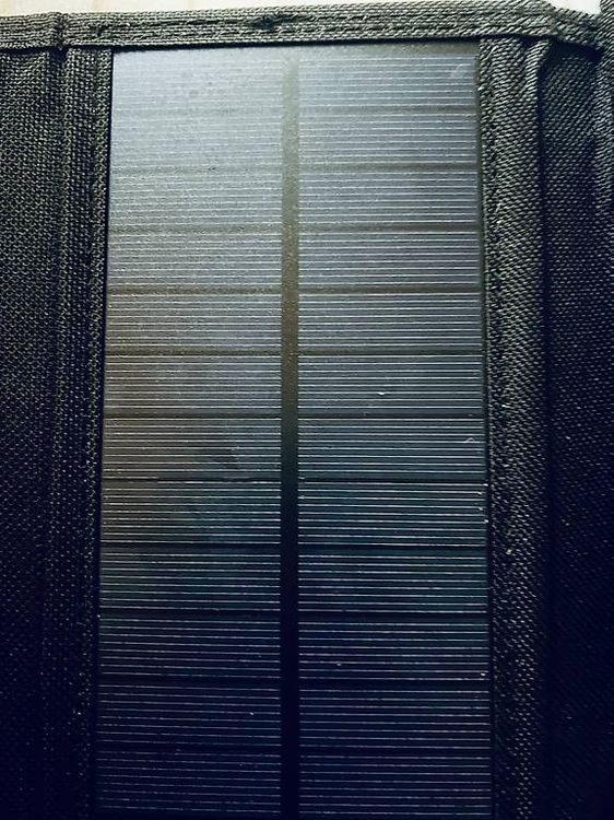 Dispositivi a energia solare: Panneaux solaires portables 18cm x 11.5 cm – Usato da Colombier VD venduto da Xzbit 3
