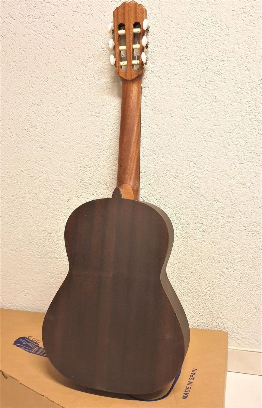 Alhambra Musikinstrumente: Kindergitarre Alhambra (1/2-tel Grösse) – Neu und originalverpackt aus Wöschnau von Musikhaus-Luethy5012 2