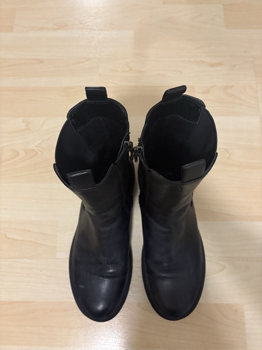 Scarpe da donna: Classic Black Leather Ankle Boots, Winter Ready, Size 39 – Usato da Lüscherz venduto da ine_rdx7 2