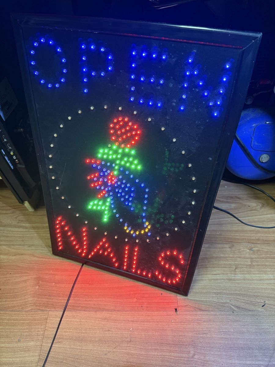 Unghie finte: LED Leuchtreklame "Open Nails", neuwertig und hell! – Usato da Birsfelden venduto da mah_6yvz 1
