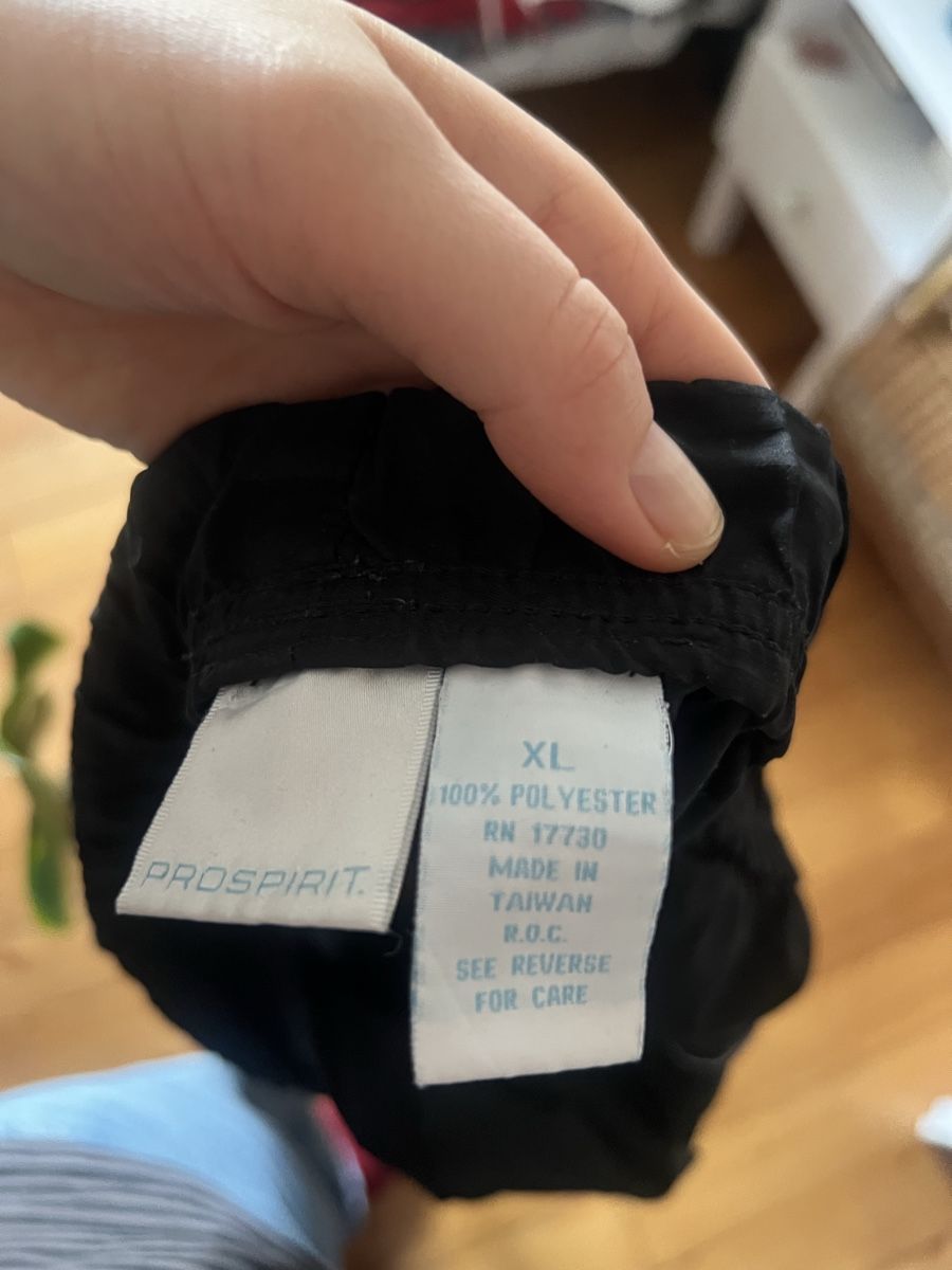 Pantaloni: Trackpants – Usato da Magden venduto da leo_c8bc 2