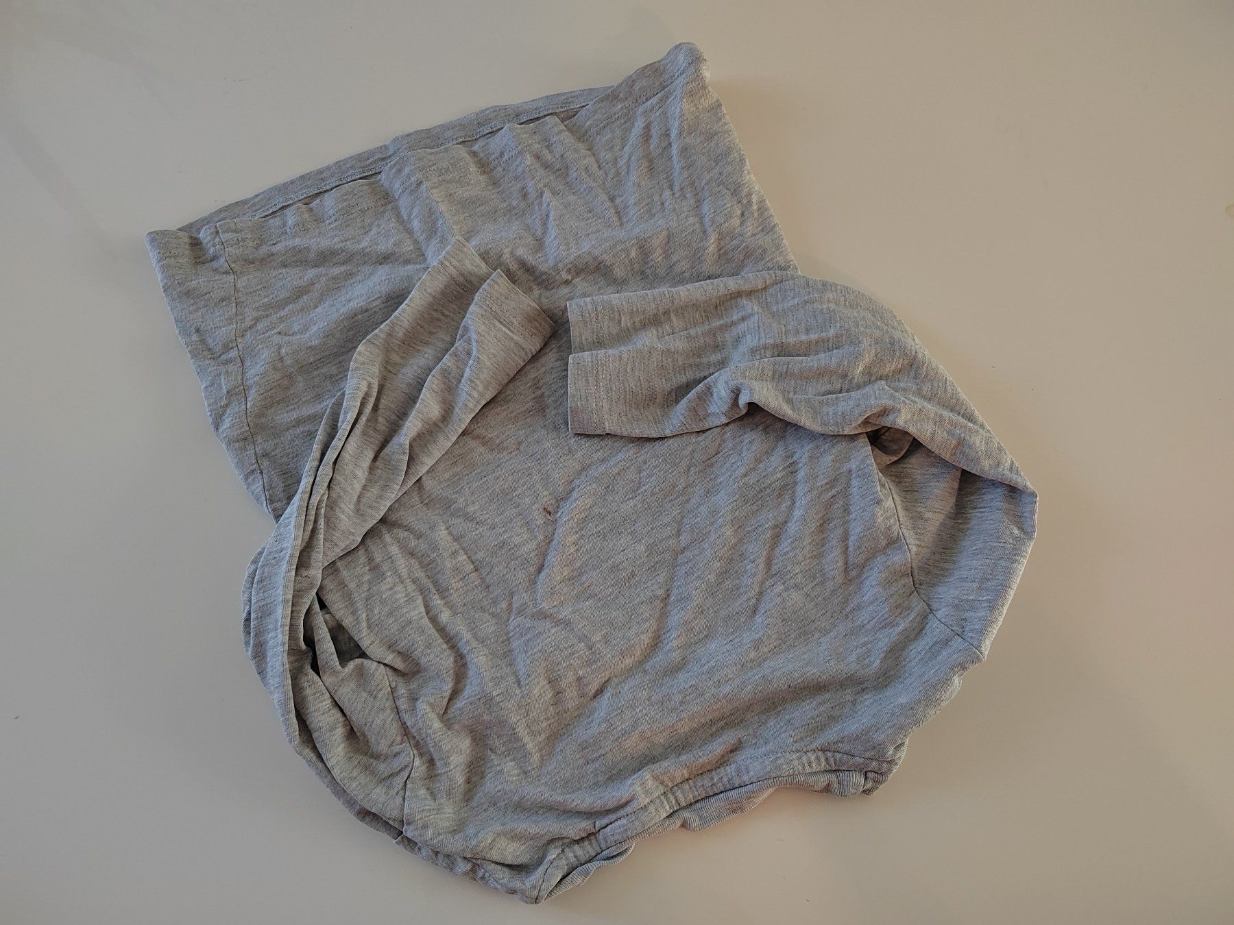 H&M Camicie, T-shirt & Polo: Kinder Langarmshirt grau, Grösse 98/104, H&M – Usato da Einsiedeln venduto da pattymary 1