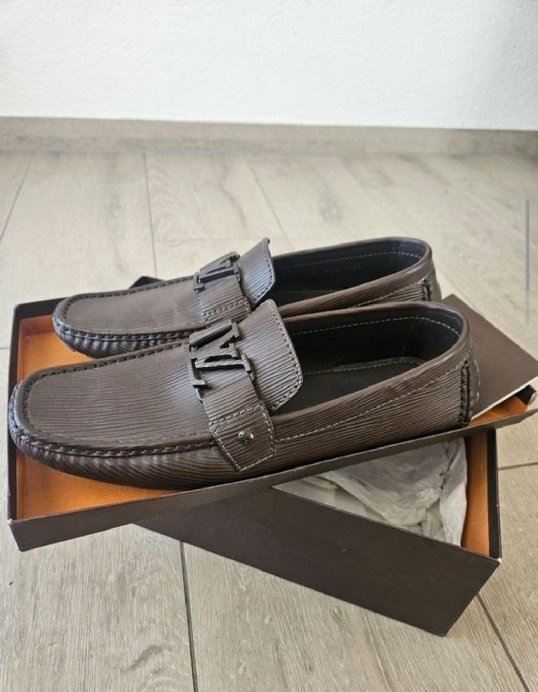 Scarpe da uomo: MOCASSIN LOUIS VUITTON MONTÉ CARLO TAILLE 9.  – Nuovo (secondo la descrizione) da Les Acacias venduto da Capwel78