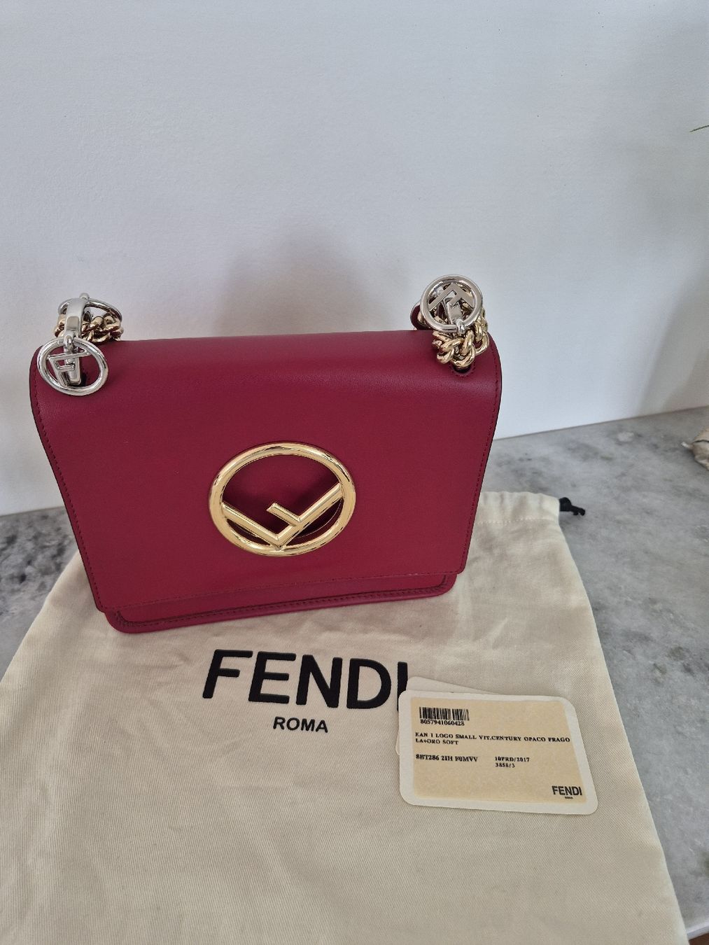 Fendi Taschen für Damen: FENDI Kan I Small Bag - Red Leather, Gold /silver hardware – Gebraucht aus Zürich von mar_cz7s 4