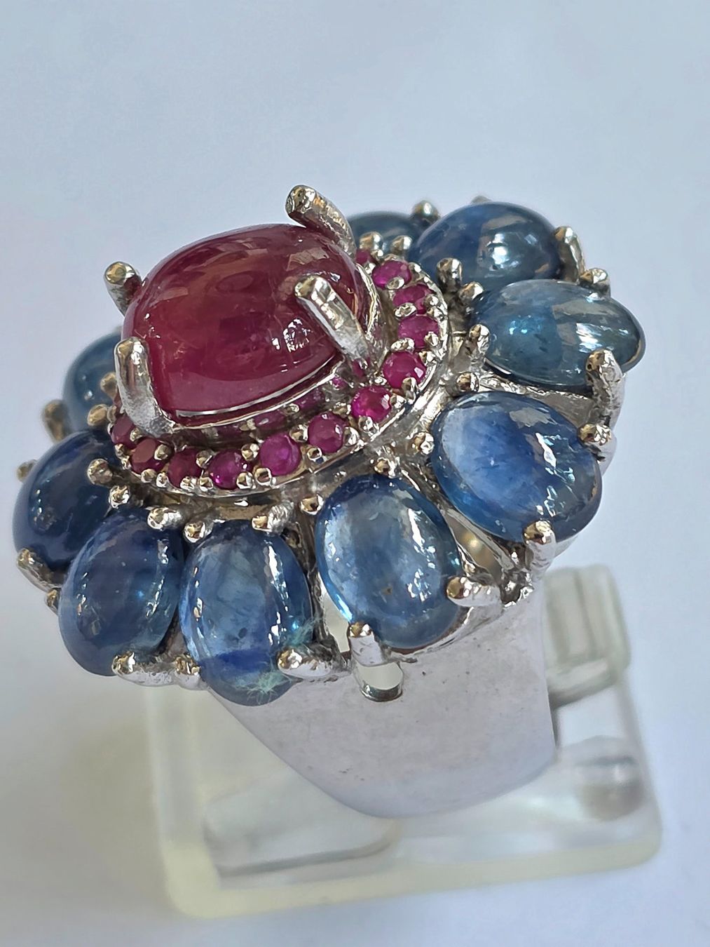 Anelli: Ring mit Rubin und Saphiren Silber Grösse 58 – Nuovo (secondo la descrizione) da Zürich venduto da benedikt12 4