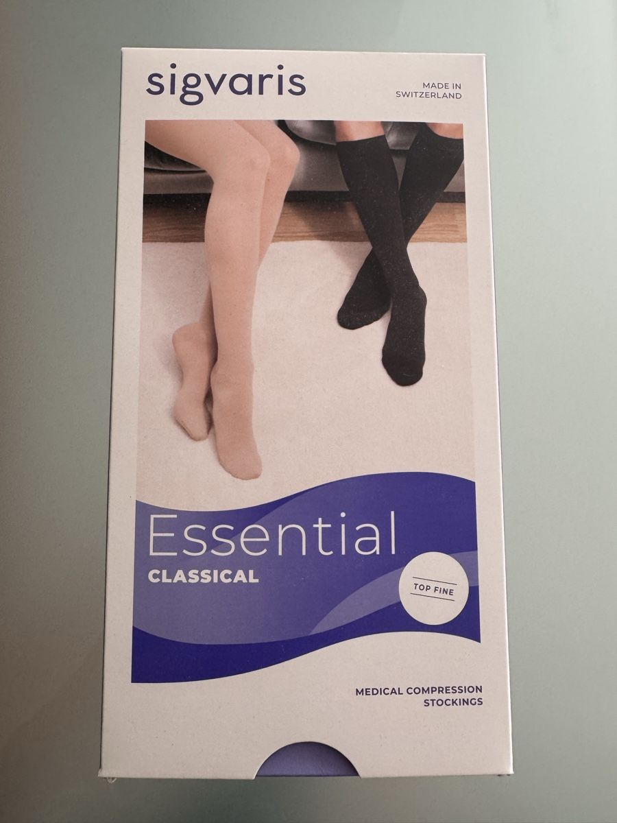 Sigvaris Calze: Calze compressione Sigvaris Essential S Plus lungo nero – Nuovo e nell'imballaggio originale da Grono venduto da tes_6t5v