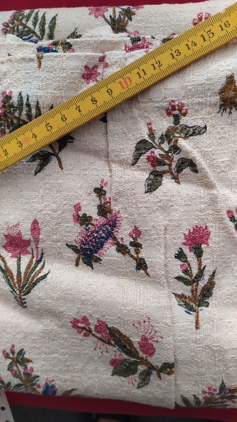 Tessuti: Tissu à fleurs (rideau) – Usato da Chezard St-Martin venduto da Loucail