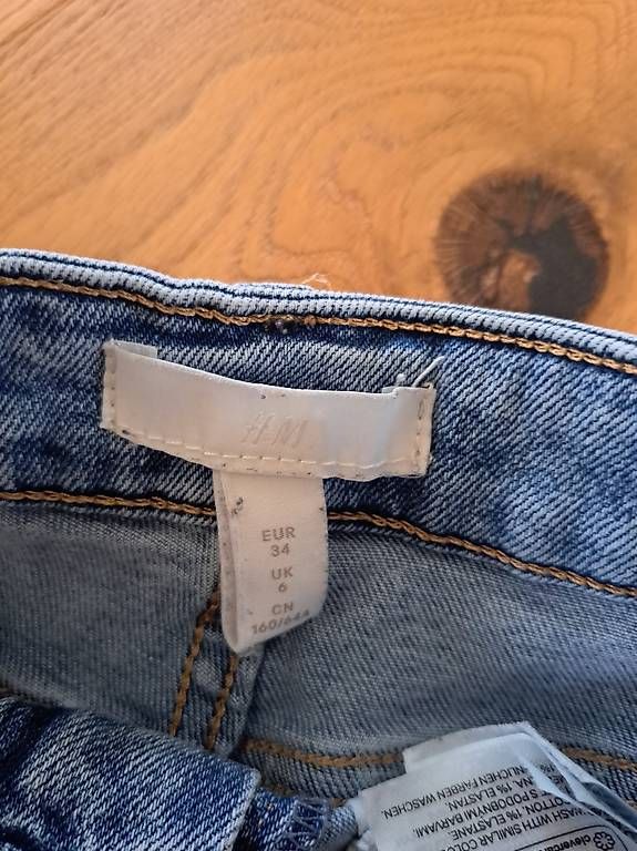 Jeans: Jeans Shorts – D'occasion à Brünisried par nin_d66d
