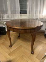Ausziehtisch Nussbaum furniert mit Klappeinlagen zum vergrös