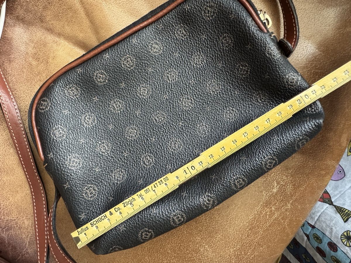 Taschen für Damen: Umhängetasche Ledertasche – Gebraucht aus Obfelden von cesarina10 7