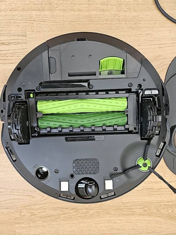 Irobot Aspirapolveri & Accessori: Neuer Irobot Roomba J7+ – Usato da Oberwil-Lieli venduto da ver_9r2k 1