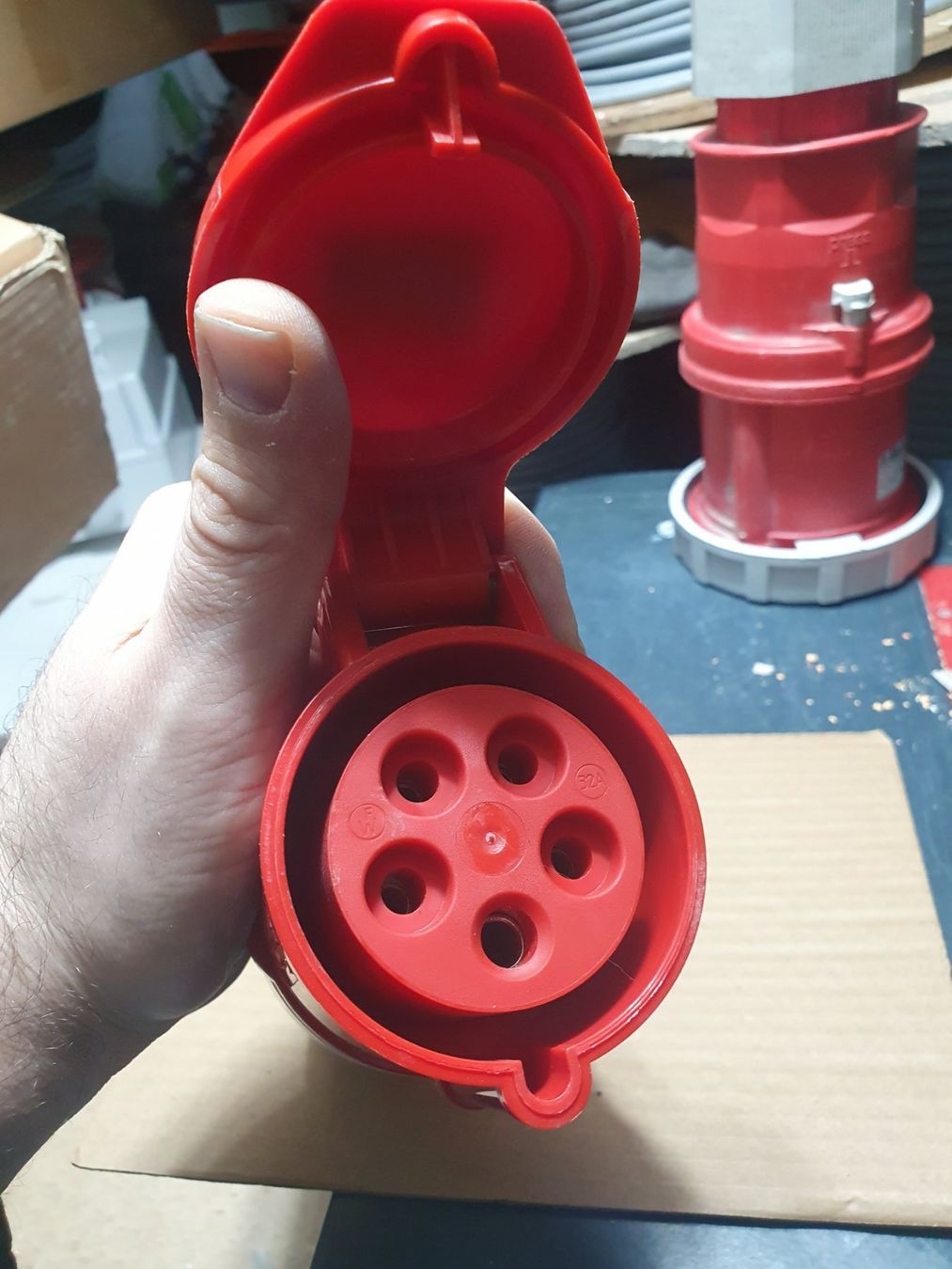 Spine: CEE 32A 5P 400V Kupplung walther type 330slvern – Nuovo (secondo la descrizione) da Zürich venduto da eymen20 5