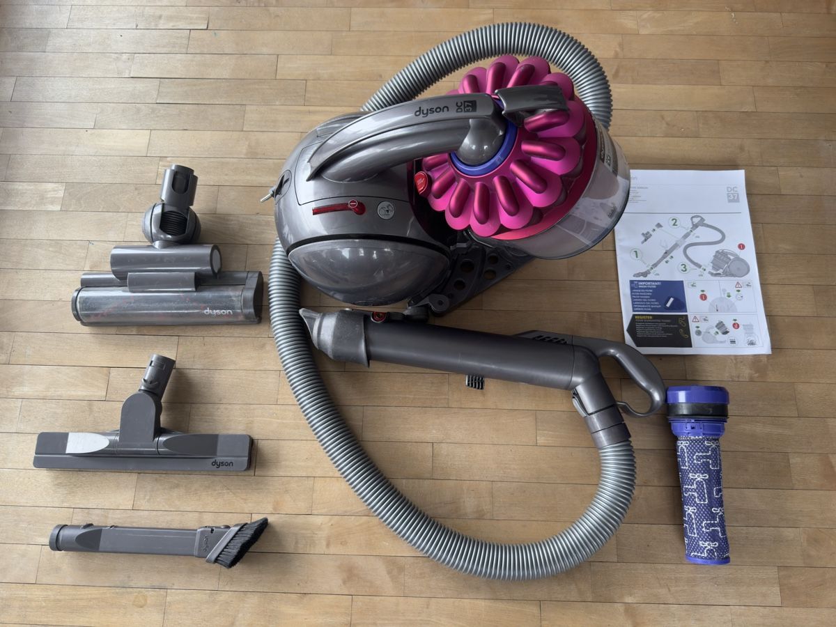 Dyson Staubsauger & Zubehör: Dyson Ball DC37 animal complete + Triggerhead Staubsauger – Gebraucht aus Kriens von