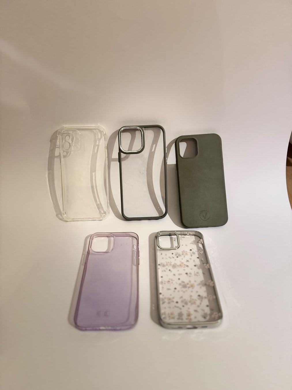 Apple Cover & Protezioni schermo: iphone 12 Pro Schutzhüllen – Usato da Basel venduto da kayabo 1
