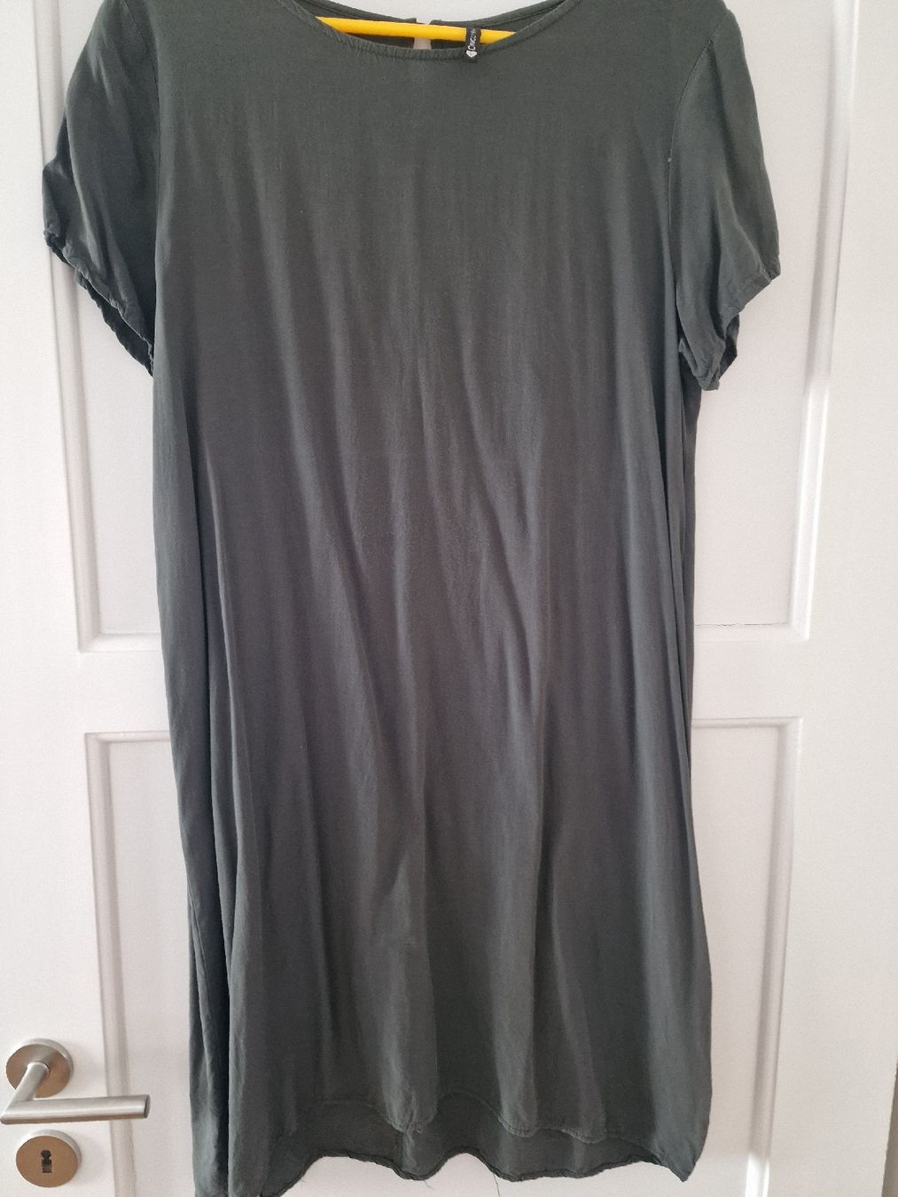 Kleider: Olive Kleid aus leichtem Stoff, L Viscose – Neu (gemäss Beschreibung) aus Ottenbach von Claurin