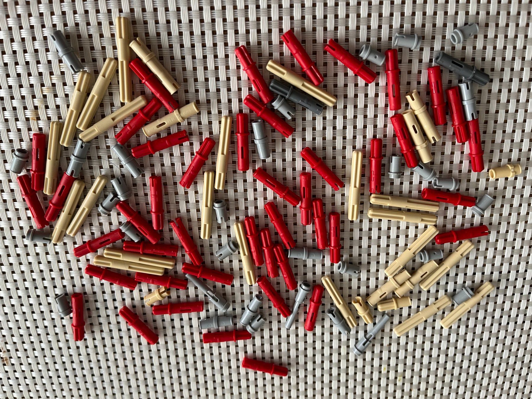 Lego Giocattoli: Lego Technik 42114 rote graue beige Pins Stecker – Usato da Buochs venduto da Techtelmechtel