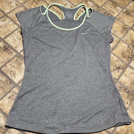 Nike Dri-Fit  Maglietta sportiva colore pistacchio