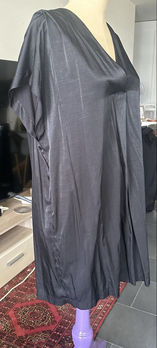 H&M Kleider: Black V-neck Tunic Dress Size M – Gebraucht aus Bouveret von dou_g8q7 3