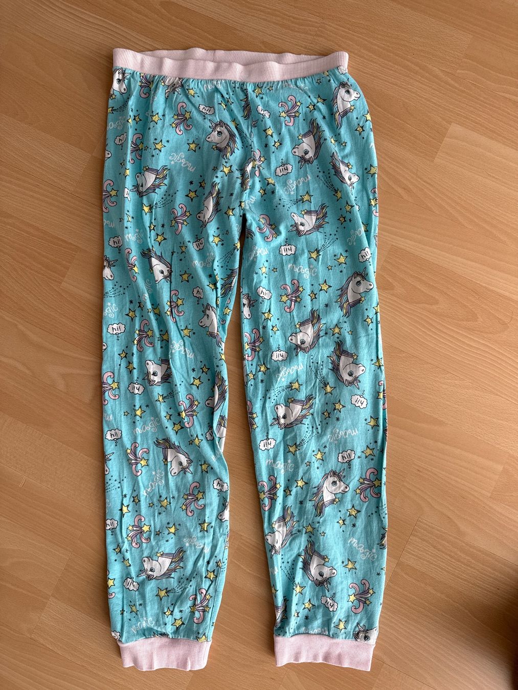 Pyjamas & Ähnliches: Süsser Mädchen Pyjama mit Einhorn Muster, Grösse 146/152 – Gebraucht aus Ufhusen von yuyu75 2
