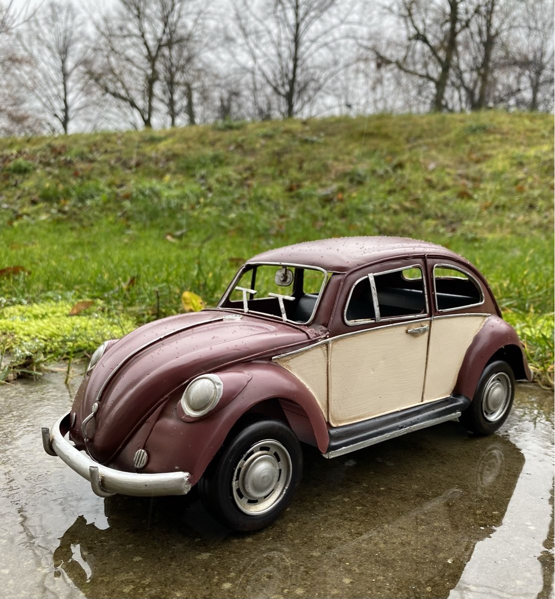 Volkswagen Modellini d'auto: VW Käfer Weinrot &  Beige aus Blech – Nuovo (secondo la descrizione) da Langendorf venduto da Blechfahrzeuge
