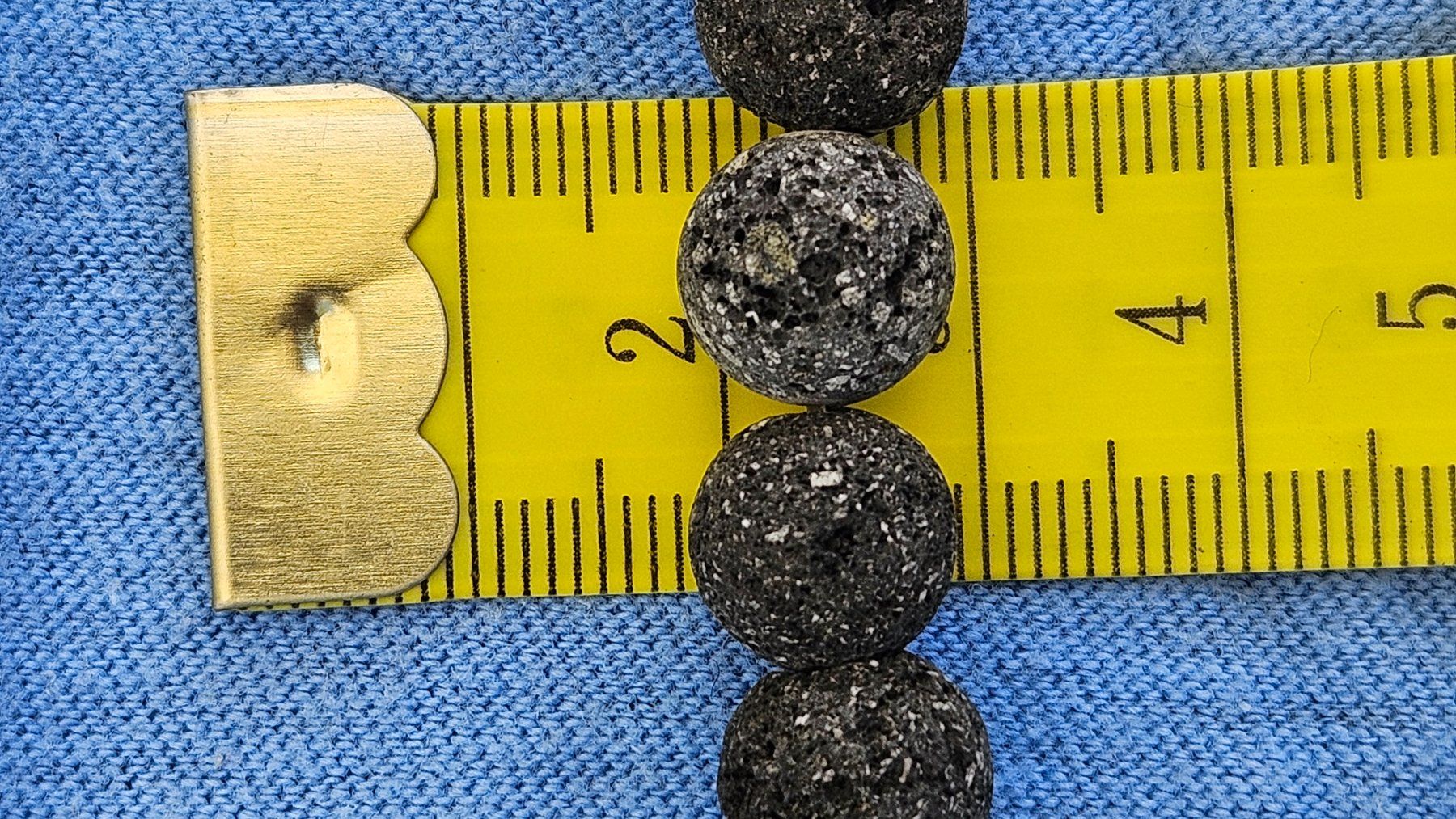 Mineralien & Heilsteine: Lavastein Perlen – Gebraucht aus Meyriez von Zigzagzug 2