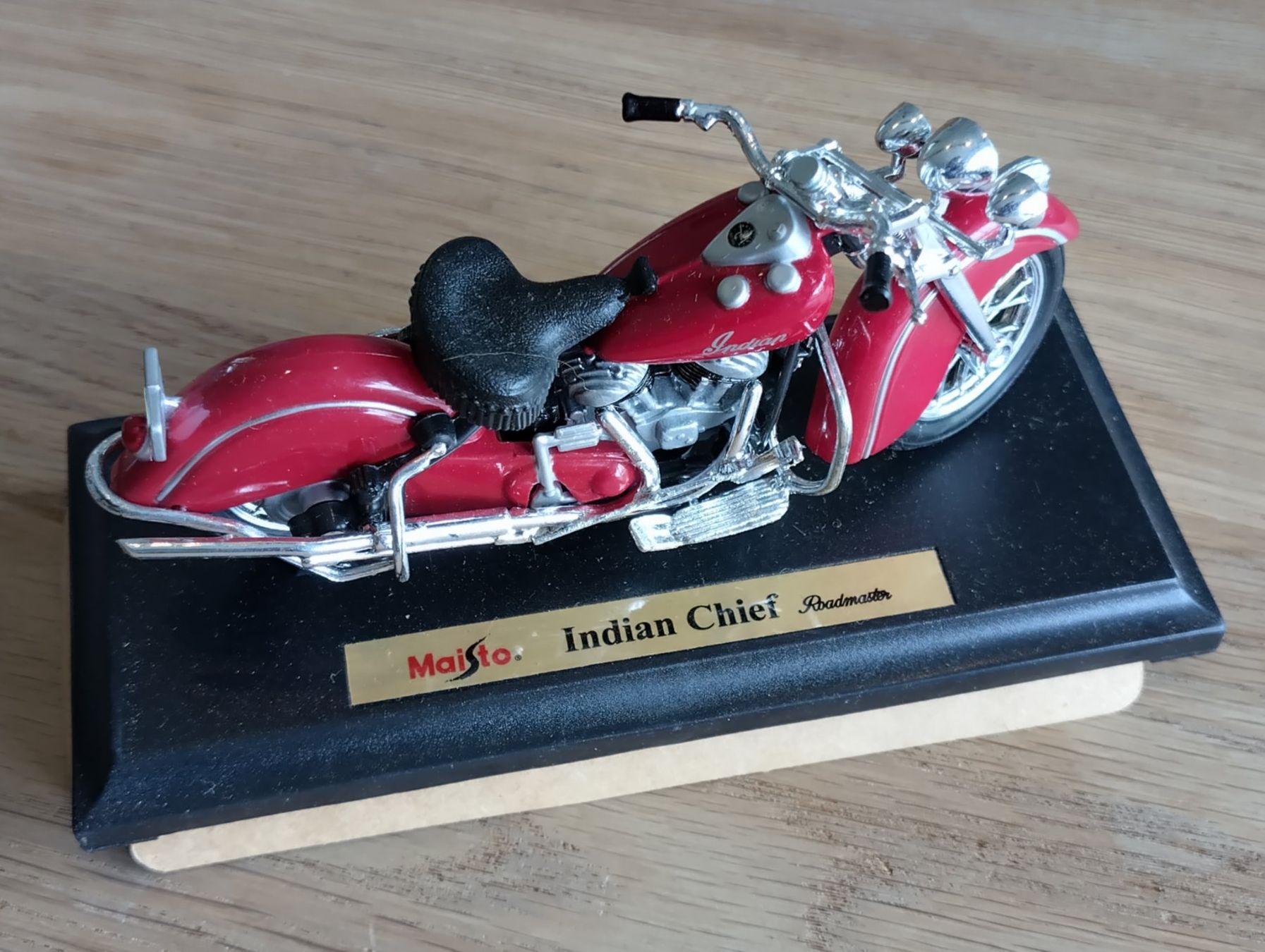 Maisto Kits de montage: 1942 Indian Chief Roadmaster – D'occasion à Reichenburg par Davos1921