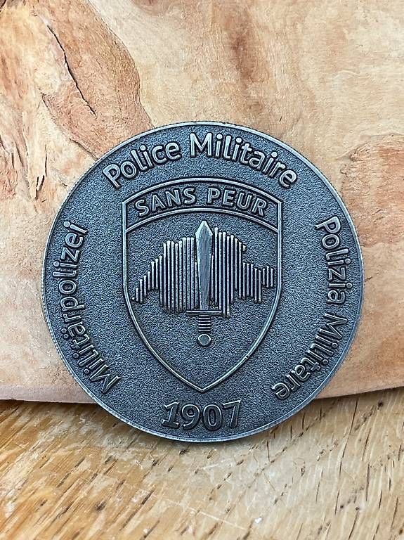 Placchette & Badge: Armée - police militaire – Usato da Chevroux venduto da ateca2017 1