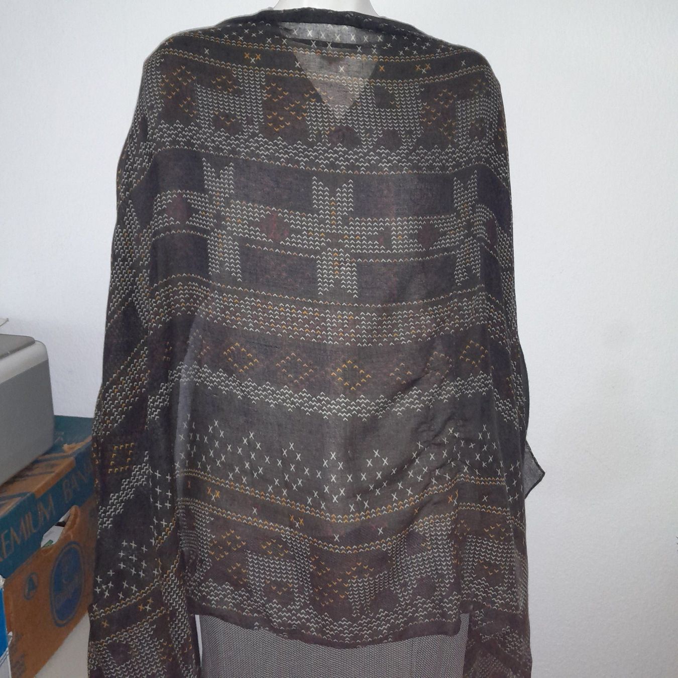 Foulards, Tücher & Schals: Herbstlicher Schal mit Muster, braun-gold – Neu (gemäss Beschreibung) aus Horgen von Amanda30