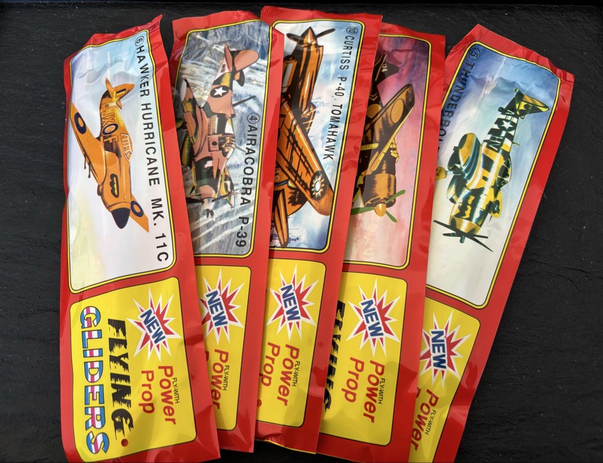 Giocattoli: 5x Flying Gliders Planeur à lancer (ca.15cm) – Nuovo e nell'imballaggio originale da Collombey venduto da Cards07 1