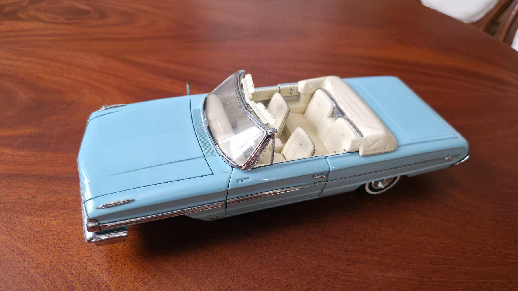 Ford Voitures modèles: Modellauto Cabriolet Oldtimer – hellblau – D'occasion à Ostermundigen par CarmineHome 1