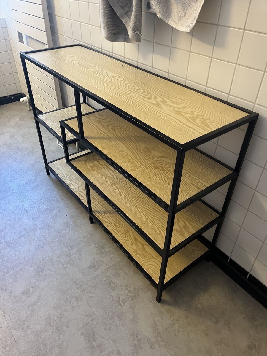 Regale: Regal / Sideboard Metall & Holzoptik – Gebraucht aus Solothurn von HH91 1