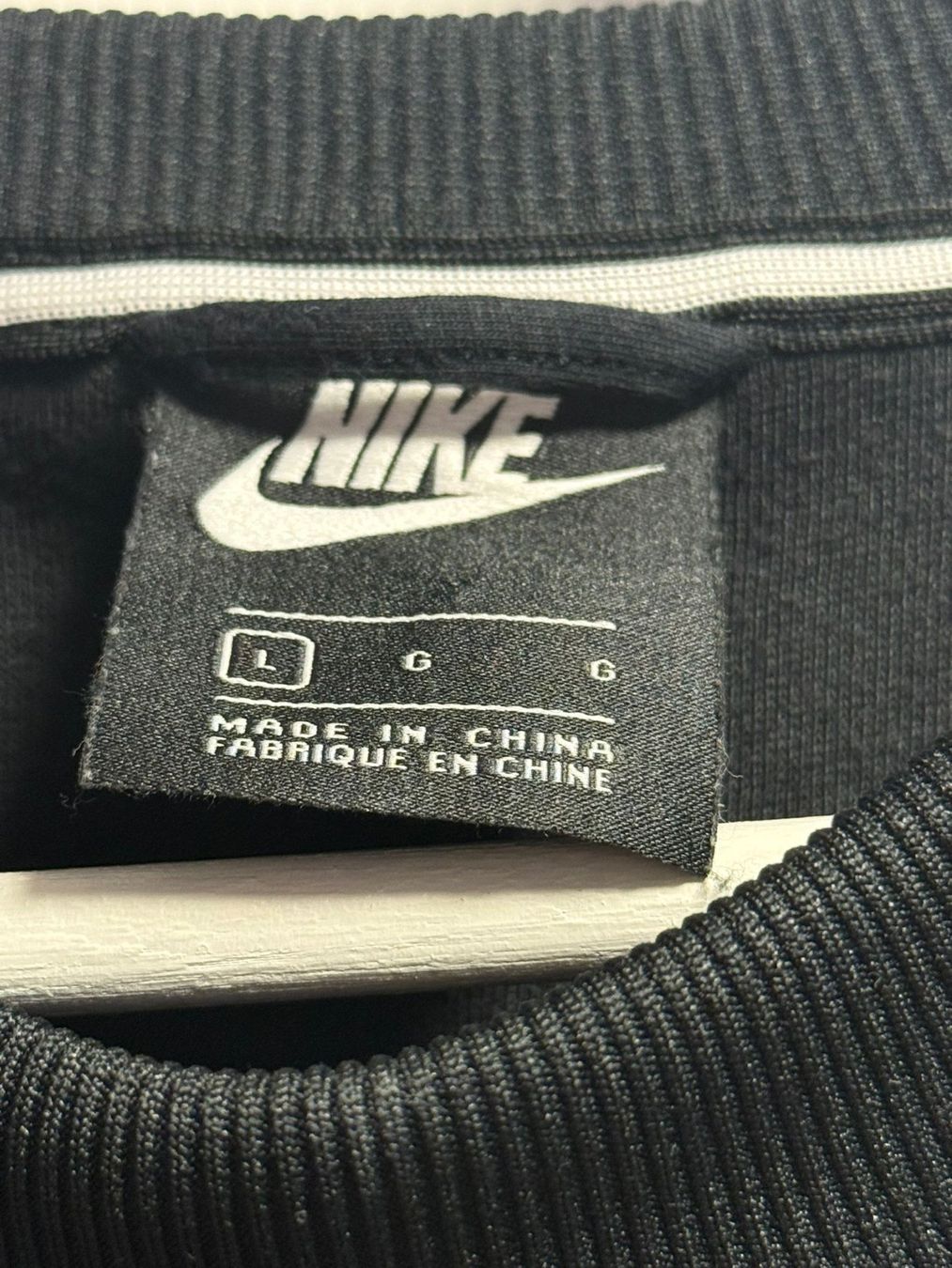 Nike Maglioni & Felpe: Nike Sweatshirt, Grösse L, Schwarz – Usato da Bachenbülach venduto da Shukkley 1
