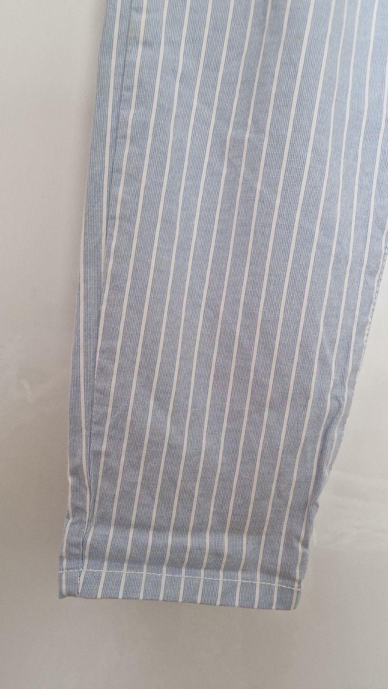 H&M Pantaloni: H&M Sommerhose, gestreift, Gr. 36, hellblau-weiss – Usato da Reinach BL venduto da Tinkerbelly27 1
