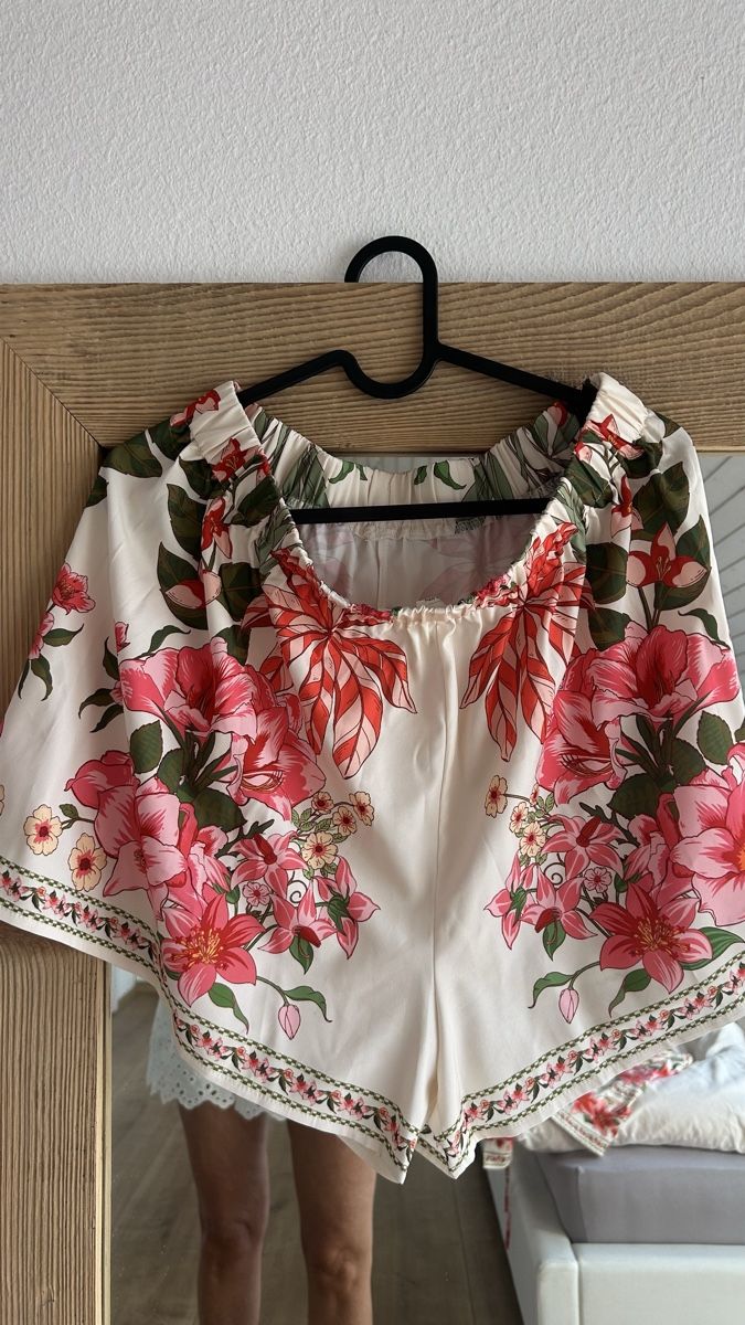 Kleiderpakete: Ensemble blouse et short – Gebraucht aus Arzier-Le Muids von kaczuszka 1