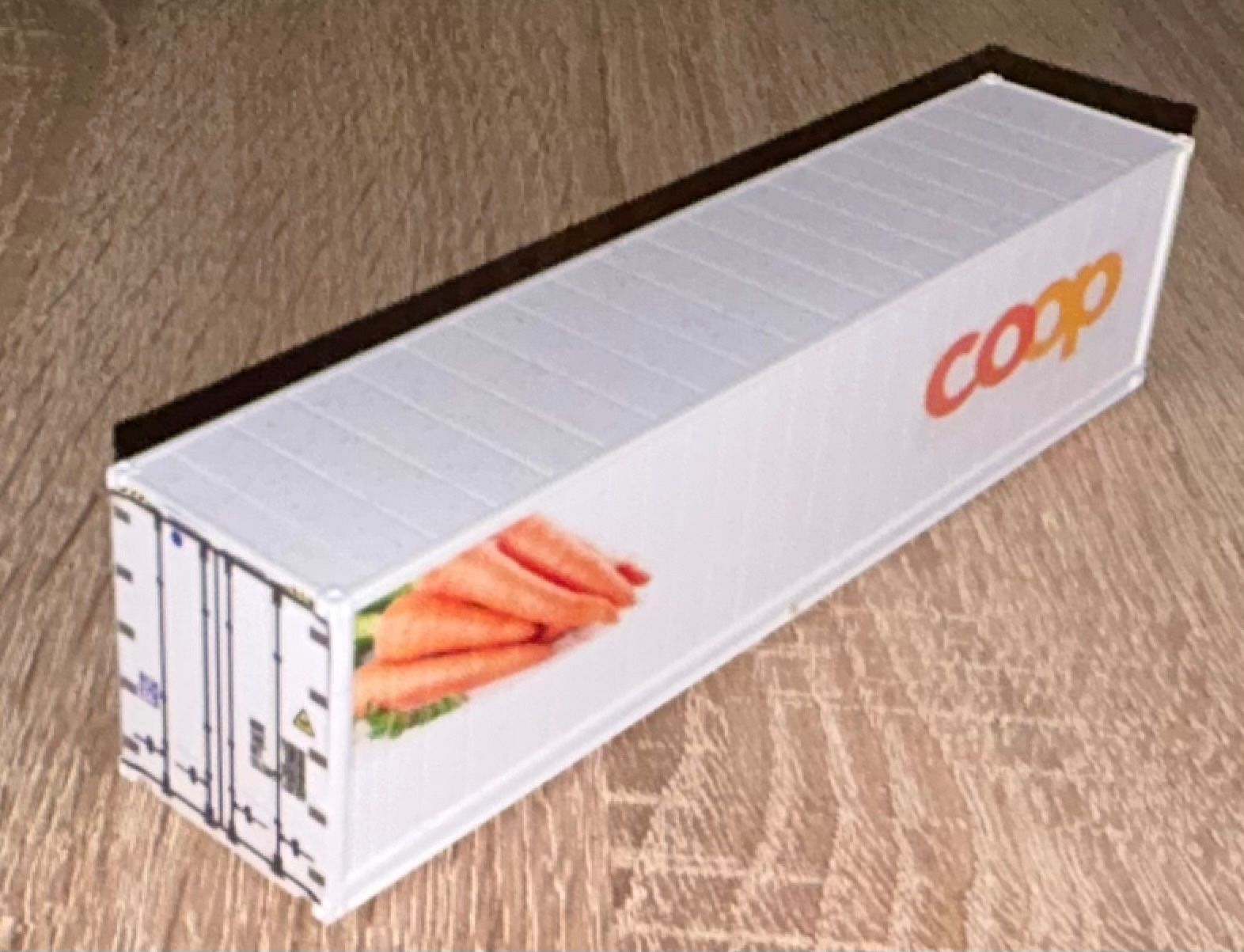 Roco Modellini di ferrovie: 1:87 Coop Kühlcontainer 45ft Karotten – Nuovo e nell'imballaggio originale da Belp venduto da AEMA-Modellbau