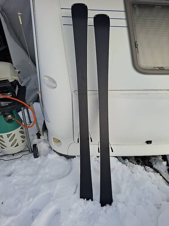 Sci: Skier mit Bindung neuwertig 160 cm – Usato da Merenschwand venduto da Ucicco 1