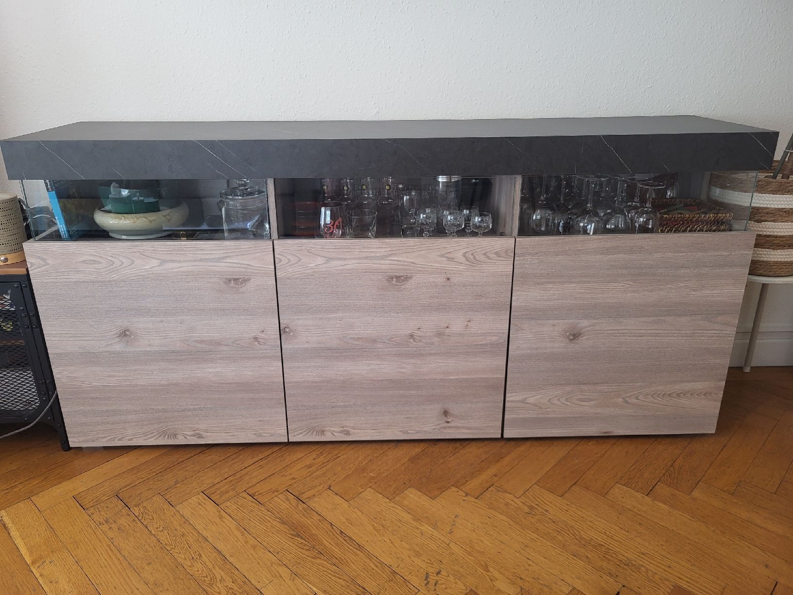 Conforama Büffets: Buffet avec lumière intégrée – Gebraucht aus Genève von ulm_s2lm