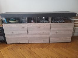 Buffet avec lumière intégrée