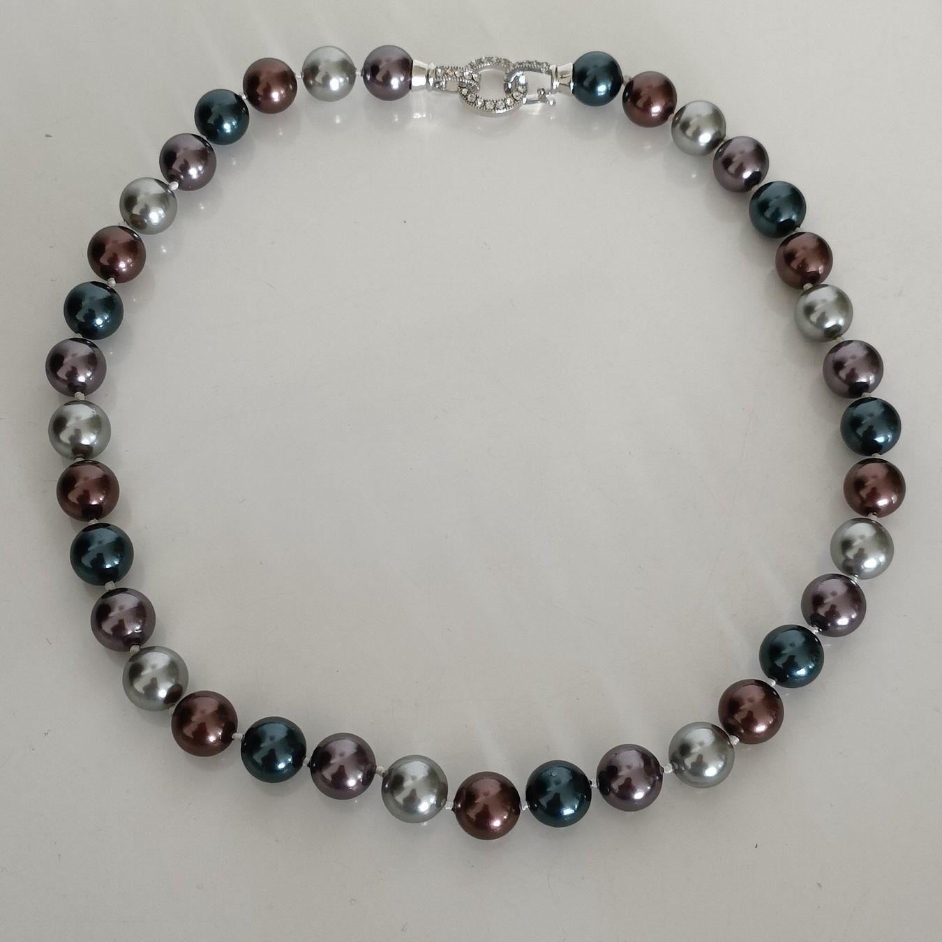Catenine: Elegante Perlenkette, versilbert, Strassverschluss – Usato da Birr venduto da sen_8djr