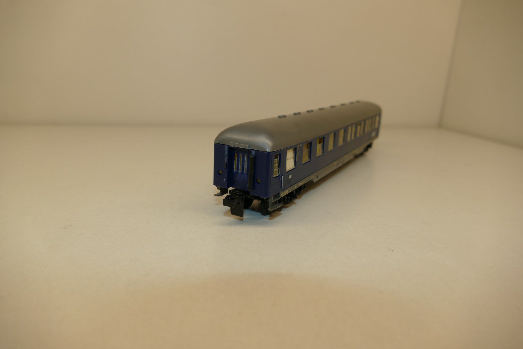 Trix Modellini di ferrovie: Trix Express H0: DB Touropa Personenwagen – Usato da Niederhasli venduto da rail-duerst 1