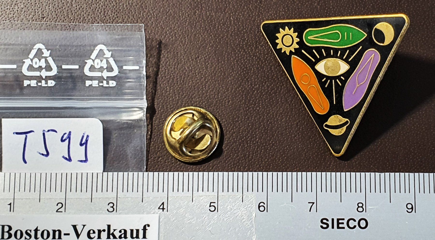 Placchette & Badge: T599 - Kunst Pin Das Auge – Usato da Reinach BL venduto da Boston-Verkauf 1