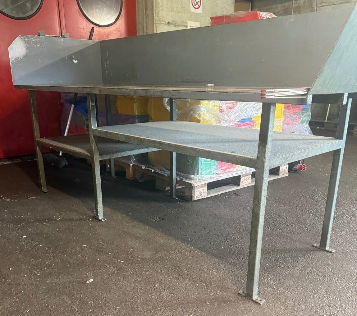 Banchi da lavoro: Etabli métallique – Usato da Eschert venduto da inf_g27x 2