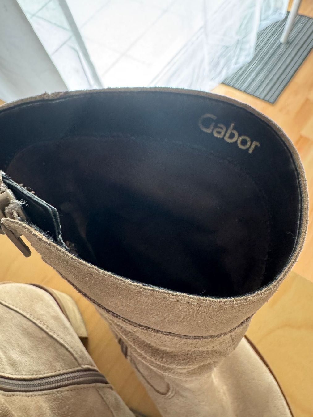 Gabor Scarpe da donna: Stiefeltte, Gabor, Gr. 40, beige, Wildleder – Usato da Rorschacherberg venduto da beeechen 1